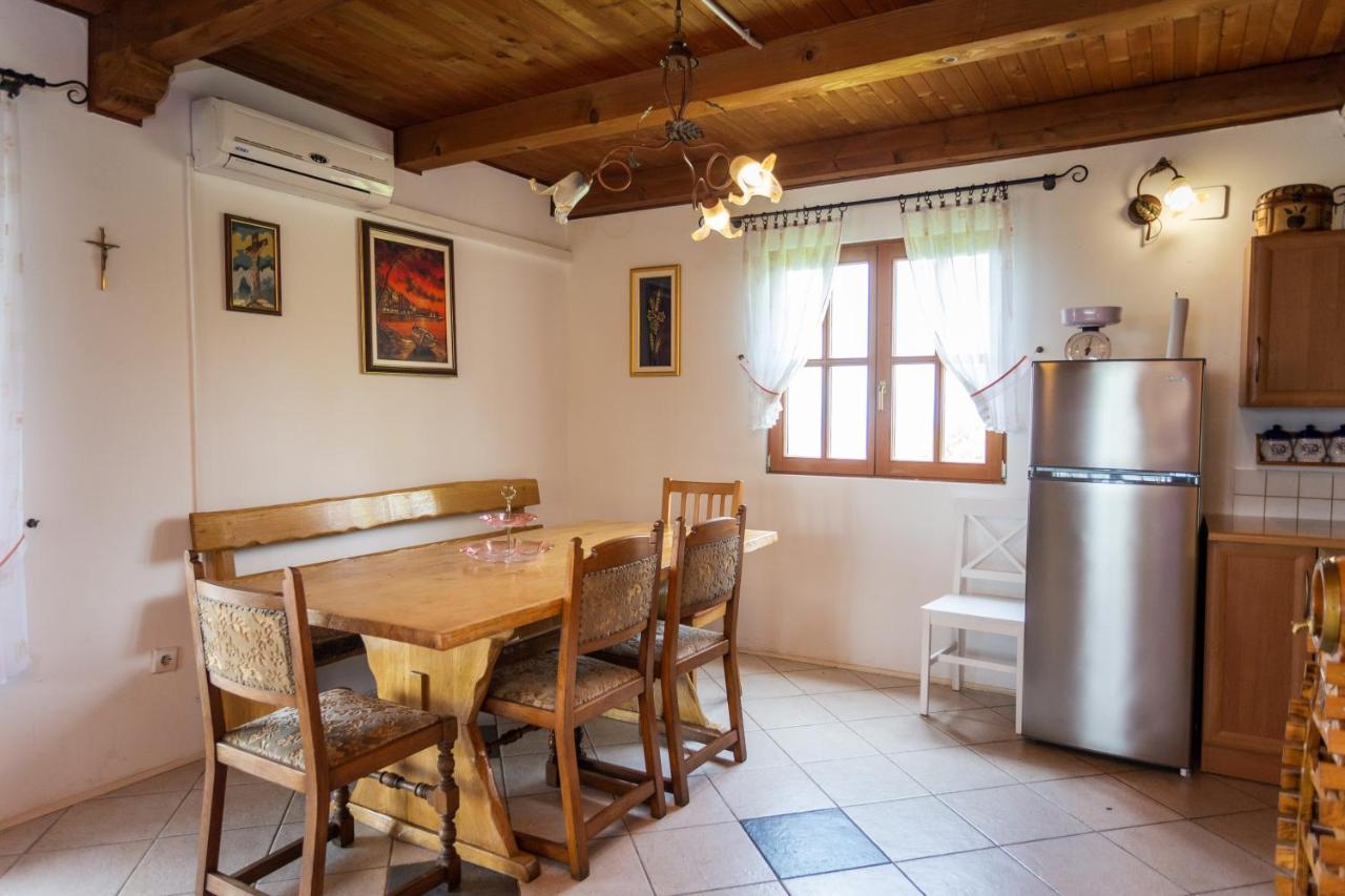 Kuca Za Odmor Zeleni Breg Villa คาปรินา ภายนอก รูปภาพ