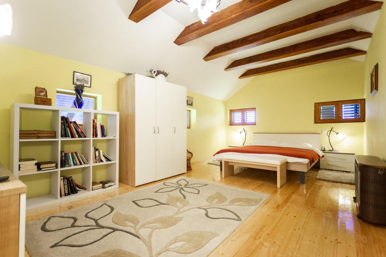 Kuca Za Odmor Zeleni Breg Villa คาปรินา ภายนอก รูปภาพ