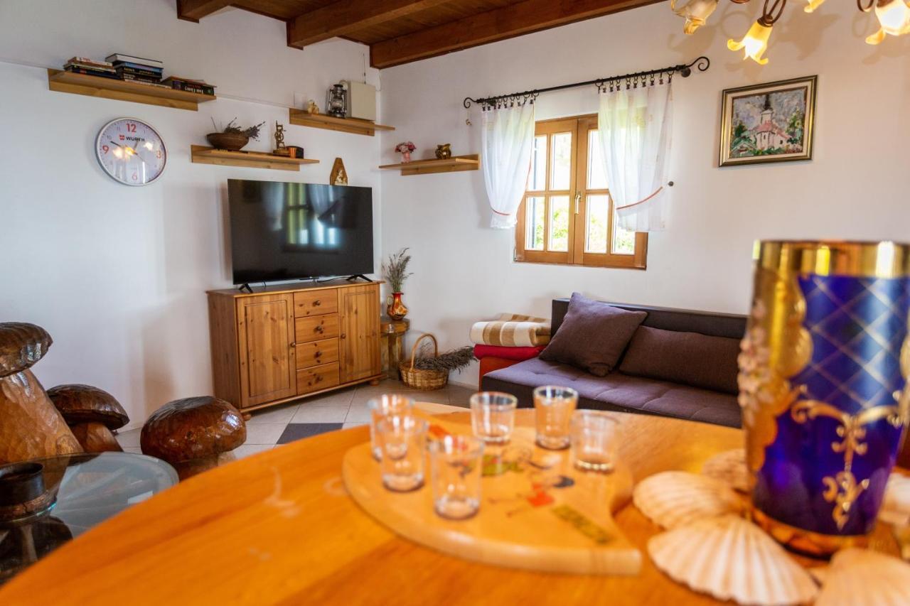 Kuca Za Odmor Zeleni Breg Villa คาปรินา ภายนอก รูปภาพ